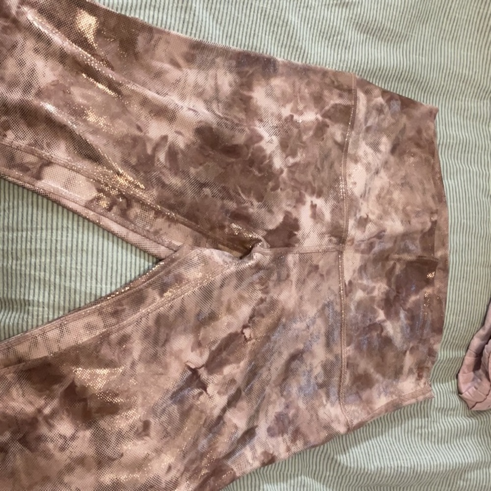 Lulu Nwot Gold Camo Size 8
